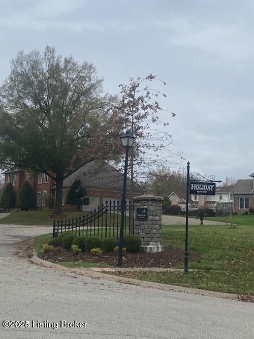 3628 Gateview Cir, Louisville, KY, 40272-2670 | Card Image