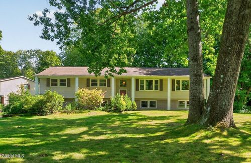 9 Meadow Valley Dr, Clifton Park, NY, 12065-2049 | Card Image