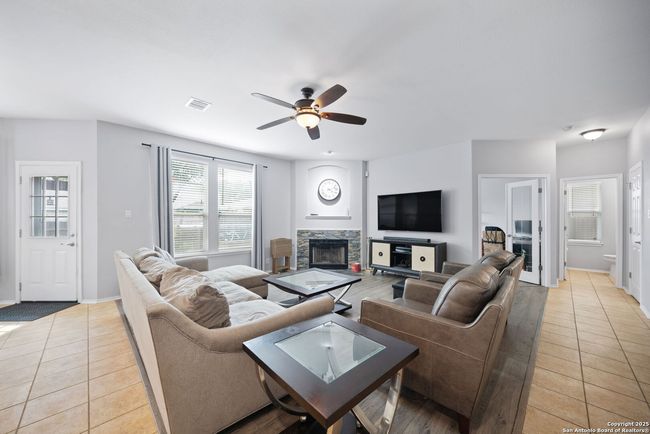 Family Room | Image 8