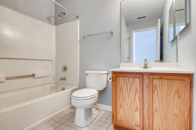 UNIT-3 - 1125 N Red Oak Cir, Condo with 2 bedrooms, 2 bathrooms and 1 parking in Round Lake Beach IL | Image 10
