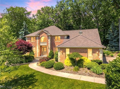 6670 Beechwood Dr, Independence, OH, 44131-4633 | Card Image