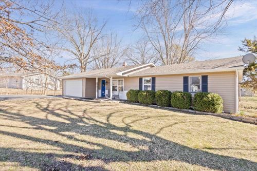 104 Willowbrook Dr, Hallsville, MO, 65255-9478 | Card Image