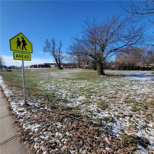 404 Se 12th St, Oak Grove, MO, 64075-9544 | Card Image