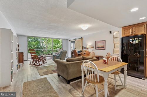 119s-100 West Ave, JENKINTOWN, PA, 19046-2625 | Card Image