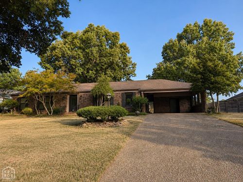 718 Melton Dr, Jonesboro, AR, 72401-7150 | Card Image