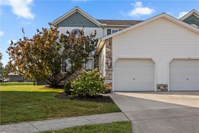 150 Harvest Court, Townhouse with 3 bedrooms, 2 bathrooms and null parking in Lagrange OH | Image 1