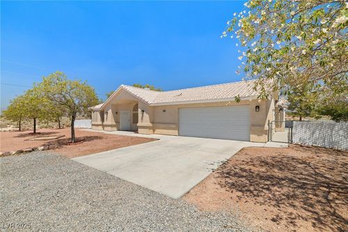2431 S Dandelion St, Pahrump, NV, 89048-6386 | Card Image