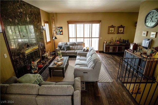 Living Room | Image 38