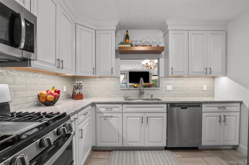 68 Jonathan Dr, Mahopac, NY, 10541-2205 | Card Image