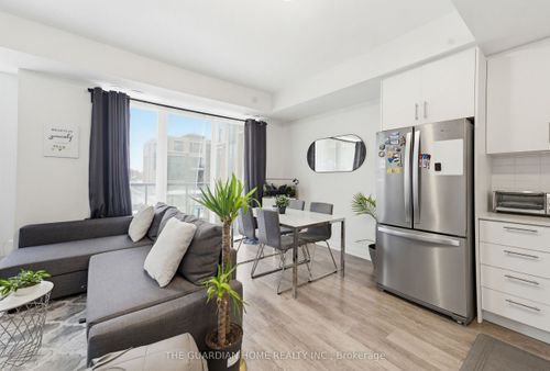 201-95 Attmar Dr, Brampton, ON, L6P0Y6 | Card Image