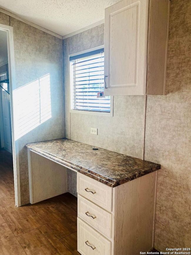 698 Forest Creek Rd, House other with 3 bedrooms, 2 bathrooms and null parking in Devine TX | Image 10