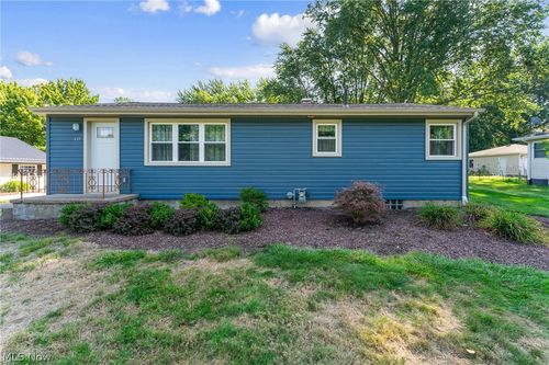 435 Cedar Dr, Cortland, OH, 44410-1321 | Card Image