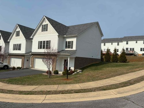 15 Collinswood Way, STAUNTON, VA, 24401-1992 | Card Image