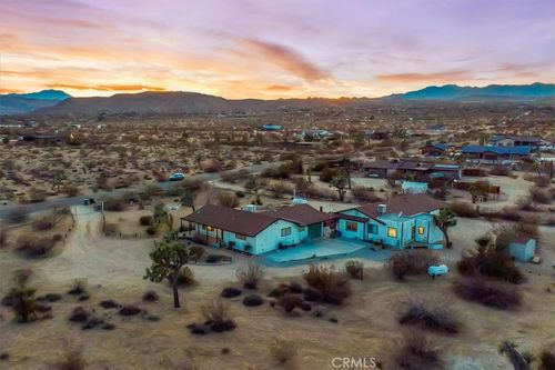 59582 Sunflower Dr, Yucca Valley, CA, 92284-1265 | Card Image