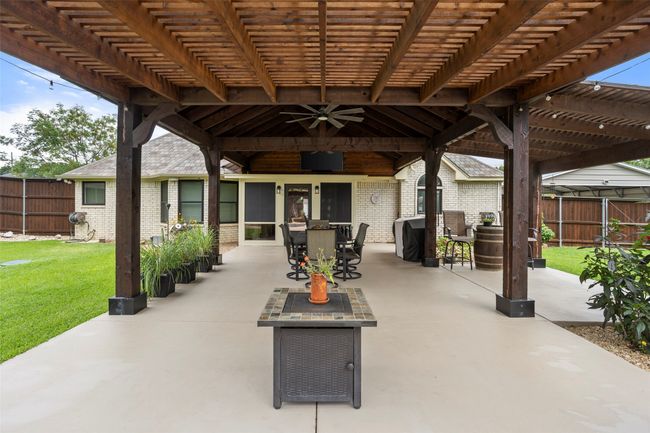 230 Bent Tree Trl, House other with 3 bedrooms, 2 bathrooms and null parking in Burleson TX | Image 21