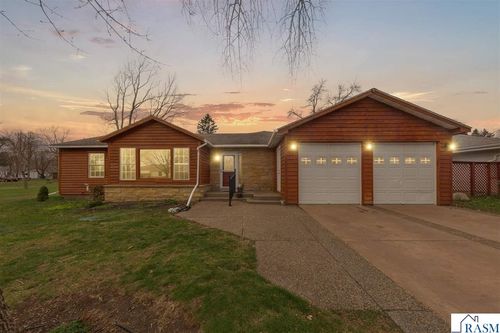 129 N Morningside Dr, Le Sueur, MN, 56058-1710 | Card Image