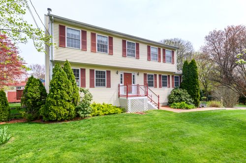 117 Middlebrooks Ave, Trumbull, CT, 06611-3053 | Card Image