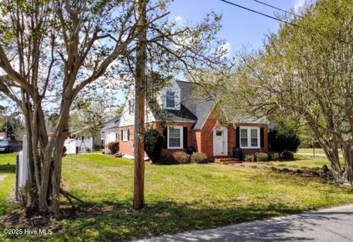 215 N Elm St, Chadbourn, NC, 28431-2017 | Card Image