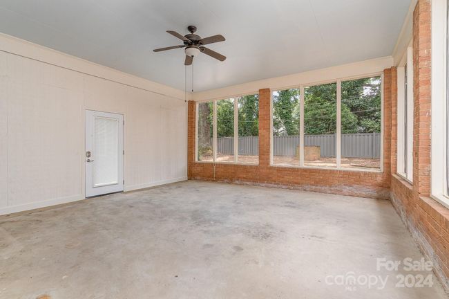 Screened in porch | Image 24