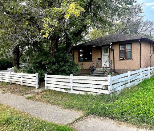 1803 5a Ave N, Lethbridge, AB, T1H0R2 | Card Image