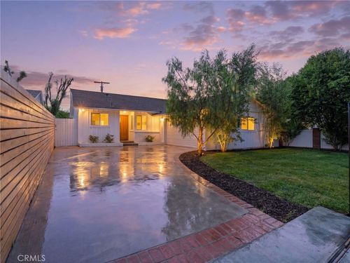 5141 Don Pio Dr, Woodland Hills, CA, 91364-1731 | Card Image