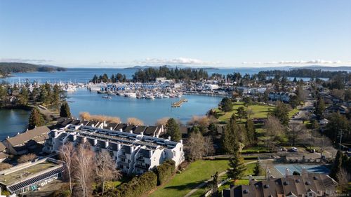 312-10459 Resthaven Dr, Sidney, BC, V8L3H6 | Card Image