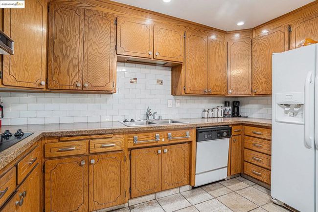 Kitchen | Image 11