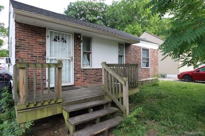 704 Parkwood Avenue, Home with 2 bedrooms, 1 bathrooms and null parking in Pontiac MI | Image 1