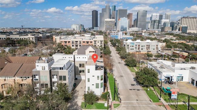 This is the epidomy of city living. | Image 42