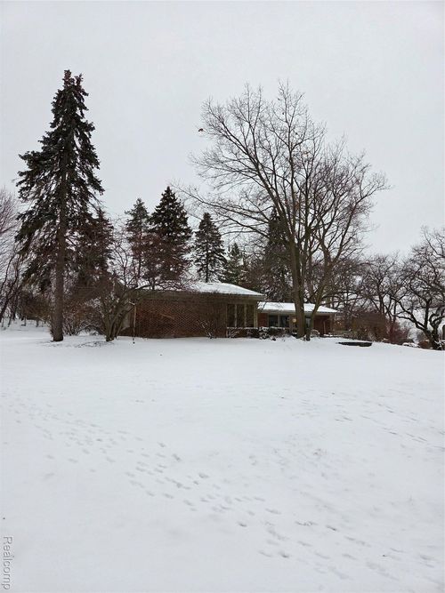 2745 Ayershire Dr, Bloomfield Hills, MI, 48302-0804 | Card Image