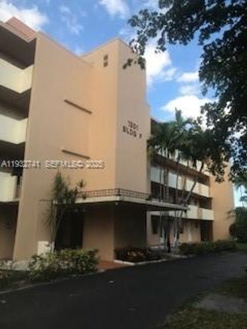 apt-306f-1301 Ne 191st St, Miami, FL, 33179-4064 | Card Image