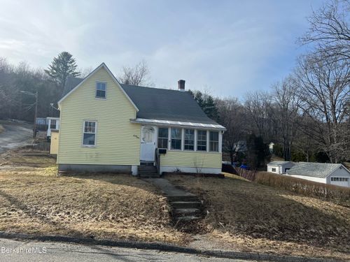 41 Willow St, Adams, MA, 01220-2153 | Card Image