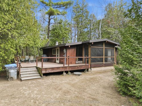 6418 Robert Ave, Lambton Shores, ON, N0N1J2 | Card Image