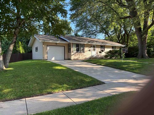 917 Monica Ln, Madison, WI, 53704-1401 | Card Image