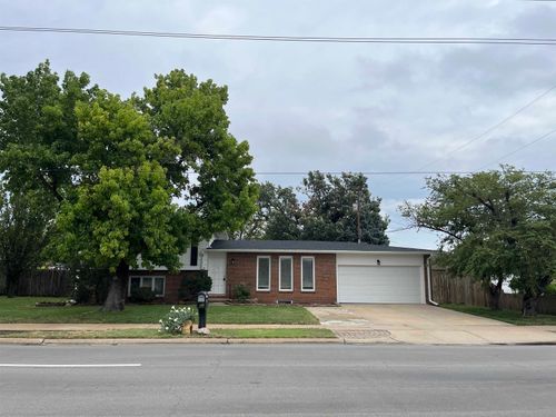 717 E Magnolia Road, Salina, KS, 67401 | Card Image