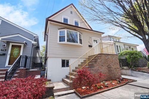 774 8th St, Secaucus, NJ, 07094-3345 | Card Image