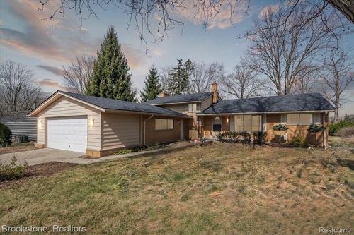 711 Sylvanwood Dr, Troy, MI, 48085-3172 | Card Image