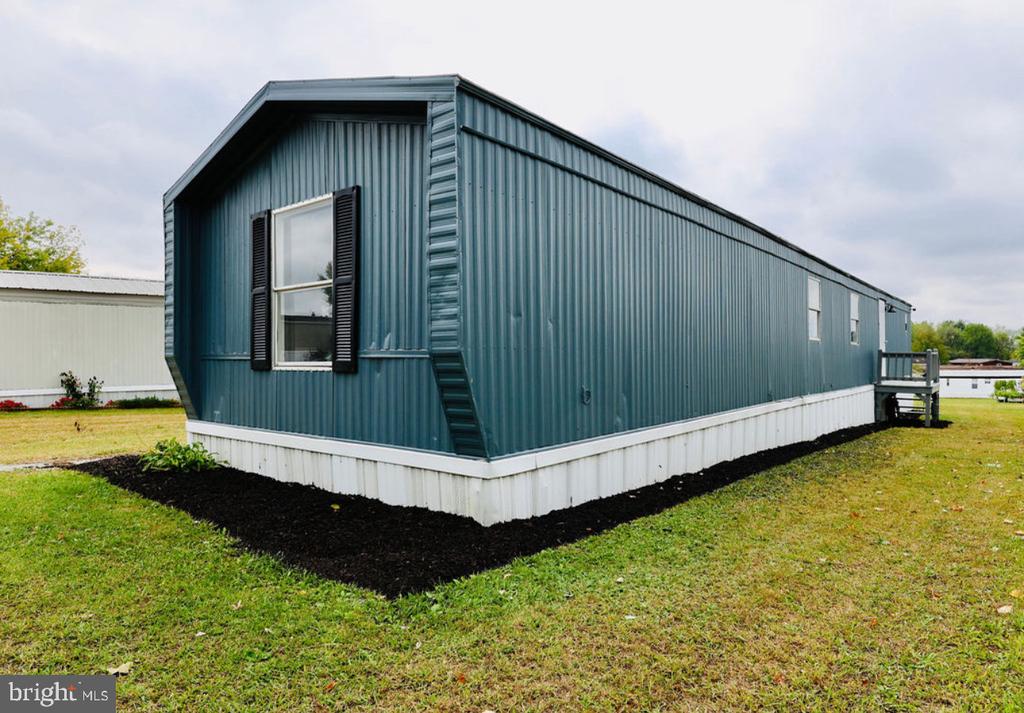 Austin Dr, Grantville, PA 17028