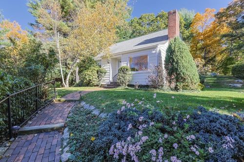 195 High St, Holliston, MA, 01746-1329 | Card Image