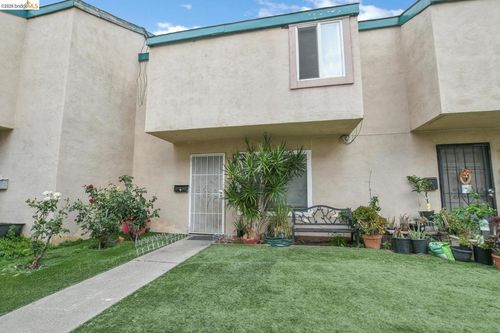 141 E 15th St, Pittsburg, CA, 94565 | Card Image