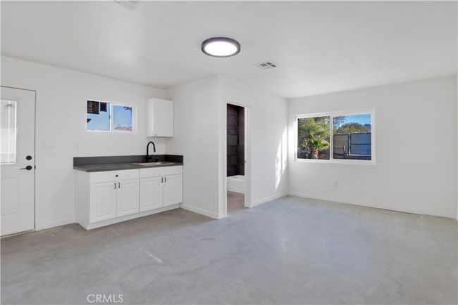 studio / kitchenette | Image 16
