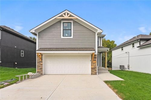 11222 N Oak Trfy, Kansas City, MO, 64155-1161 | Card Image