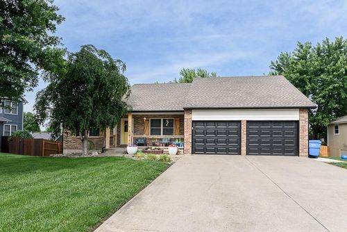 190 Rawlings Dr, Tonganoxie, KS, 66086-9329 | Card Image