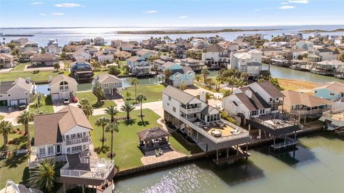 1314 Hawaii Dr, Tiki Island, TX, 77554-6142 | Card Image