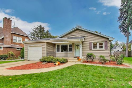 821 Warrenville Rd, Wheaton, IL, 60189-6370 | Card Image