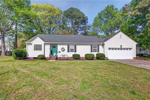 4 Poplar Ct, Smithfield, VA, 23430-1638 | Card Image