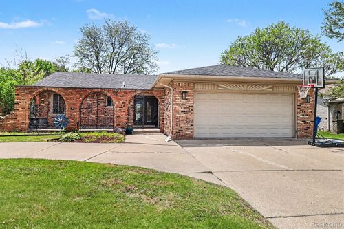 11422 Common Road, Warren, MI, 48093 | Card Image
