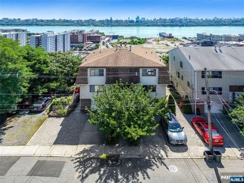 26 Manhattan Pl, Cliffside Park, NJ, 07010-1062 | Card Image