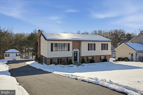 202 Masters Dr, CROSS JUNCTION, VA, 22625-2429 | Card Image
