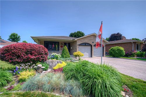 11 Ronald Rd, Cambridge, ON, N1S4N2 | Card Image
